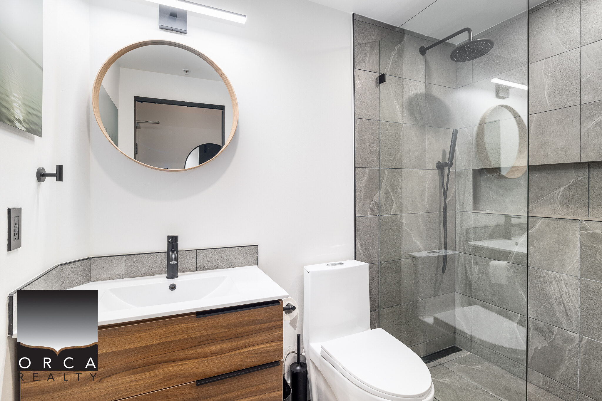 301-168 Esplanade Avenue, North Vancouver