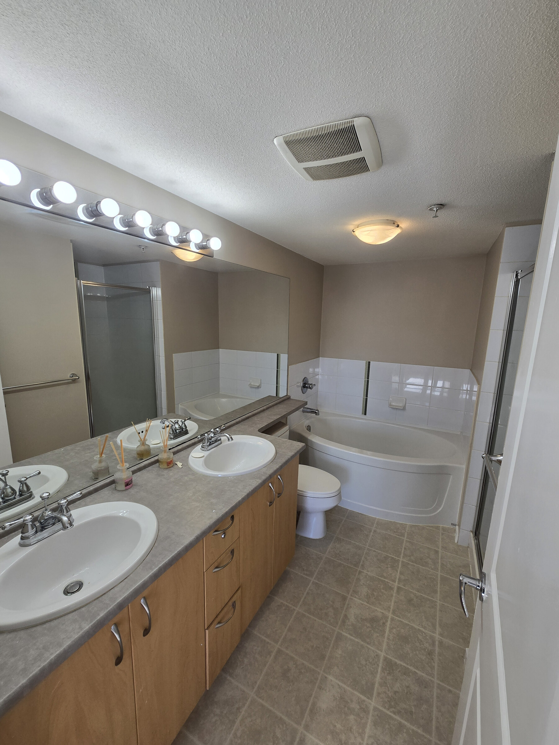309-9098 Halston Court
