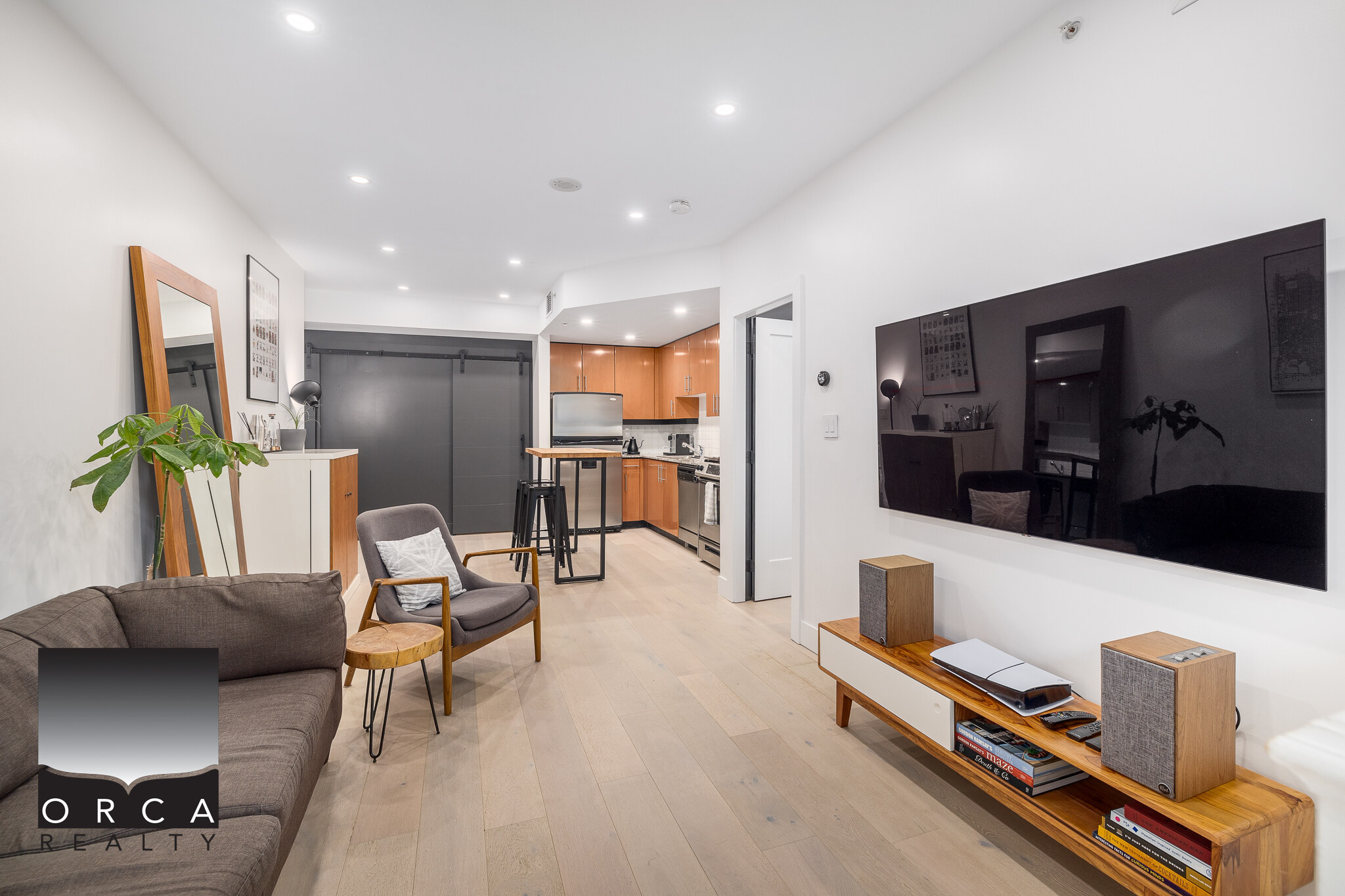 301-168 Esplanade Avenue, North Vancouver