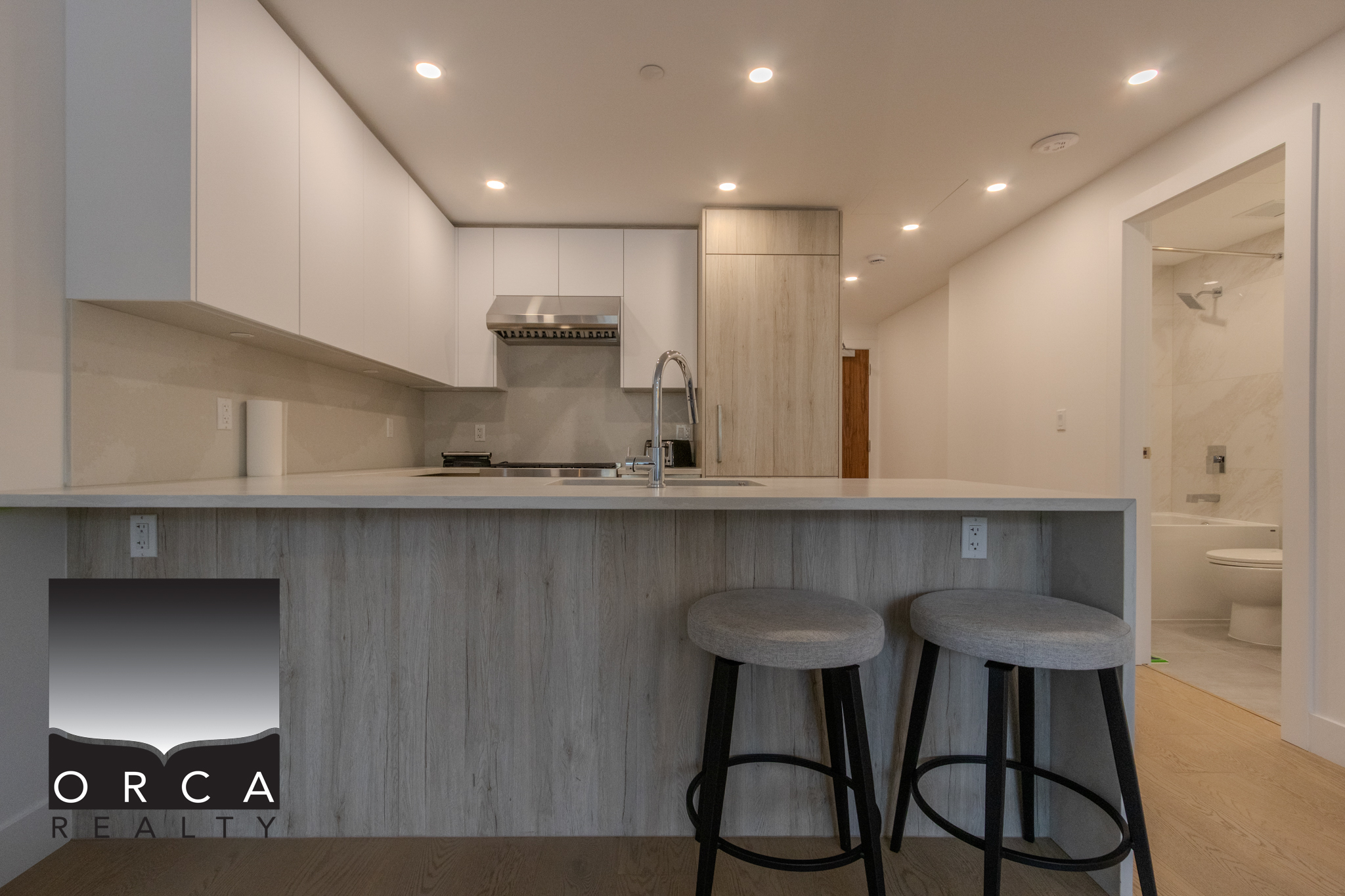 303-423 6th Street, West Vancouver