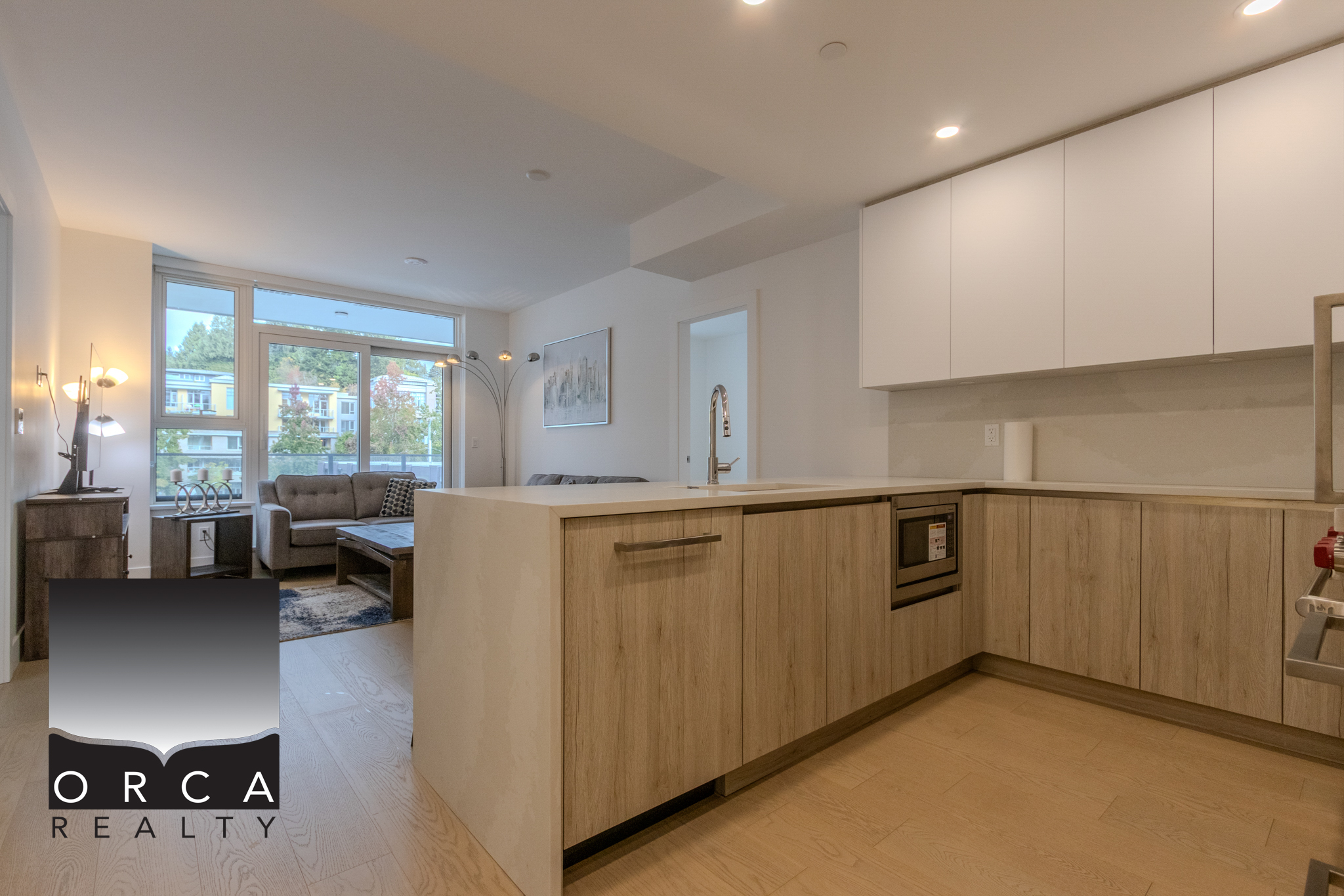 303-423 6th Street, West Vancouver