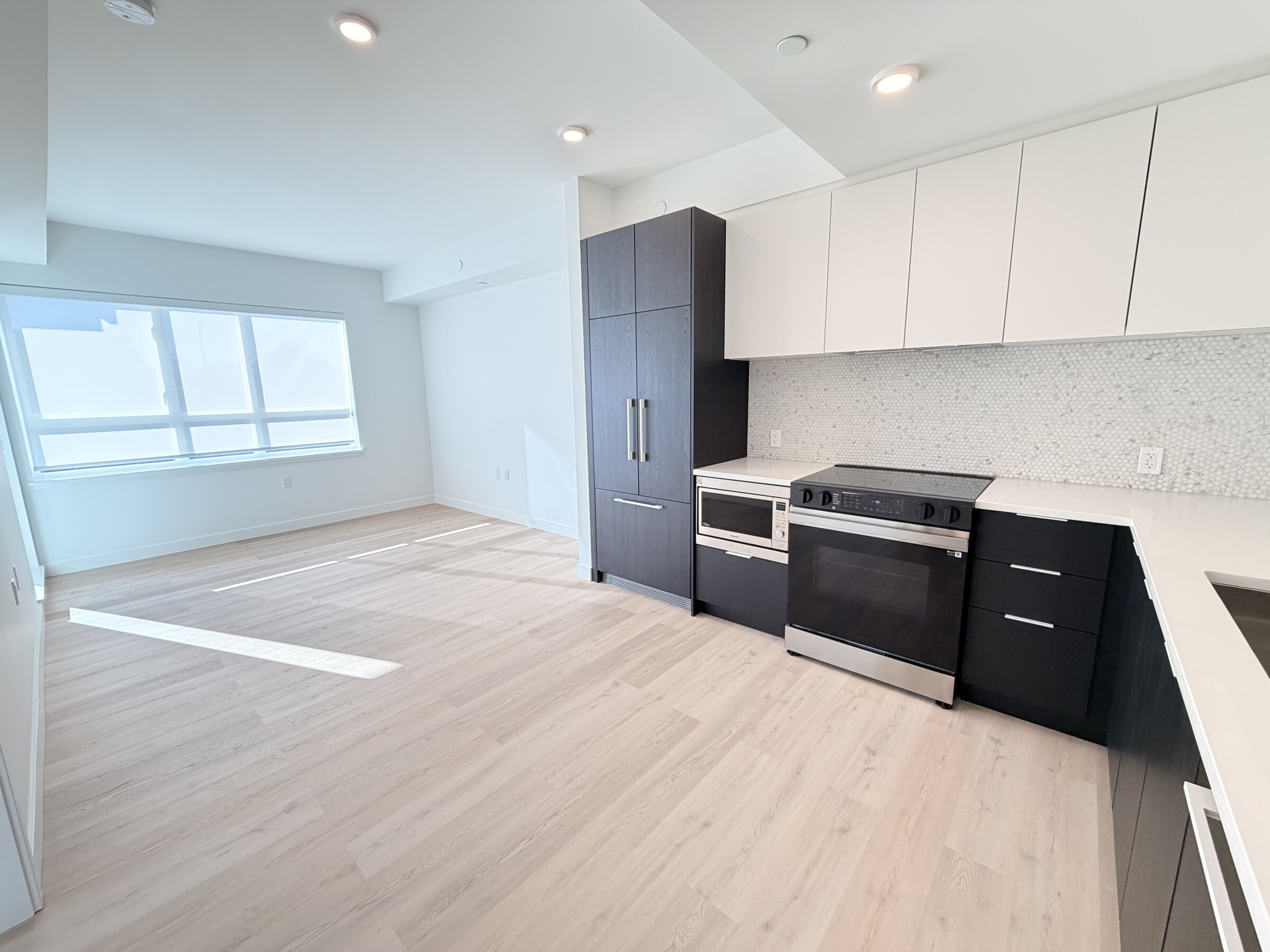 208-1616 Lloyd Avenue, North Vancouver