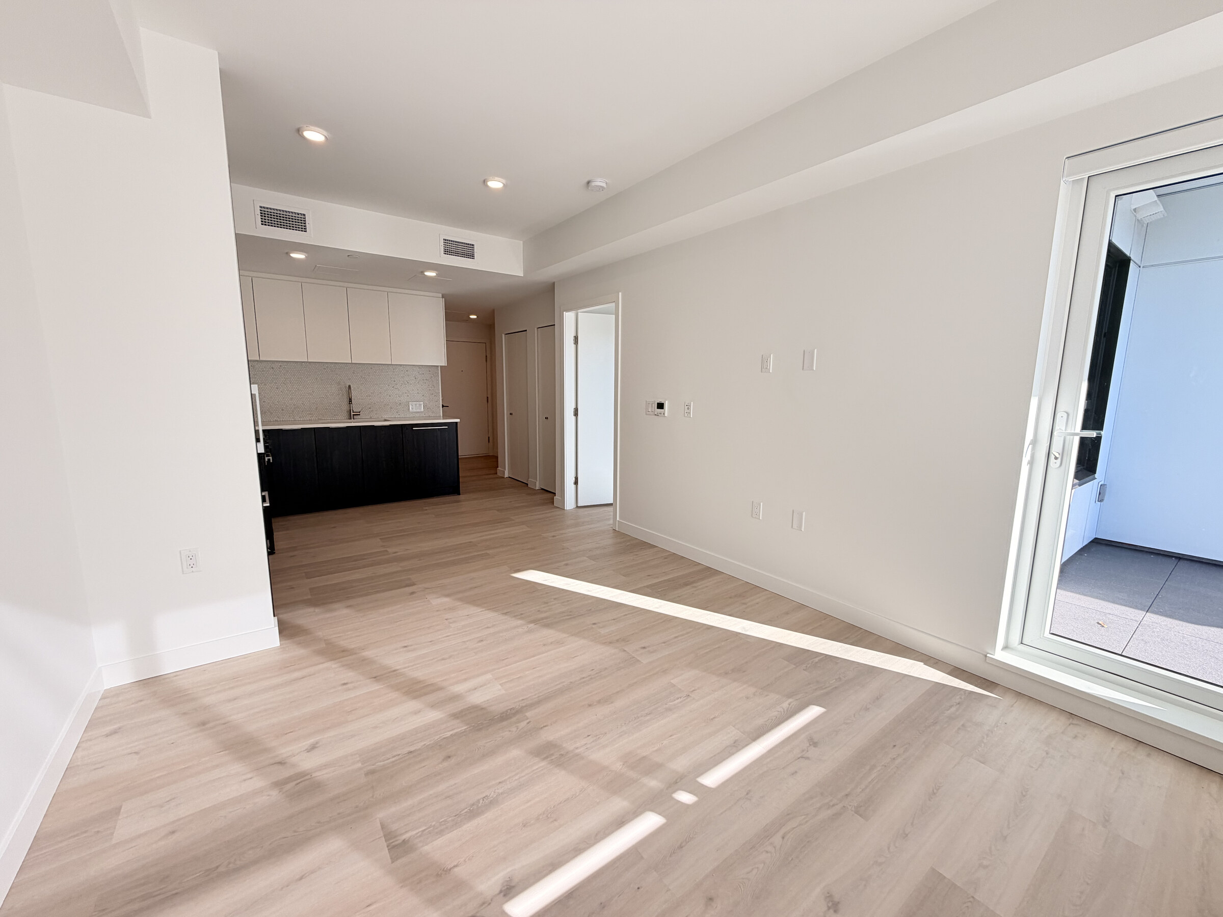 208-1616 Lloyd Avenue, North Vancouver