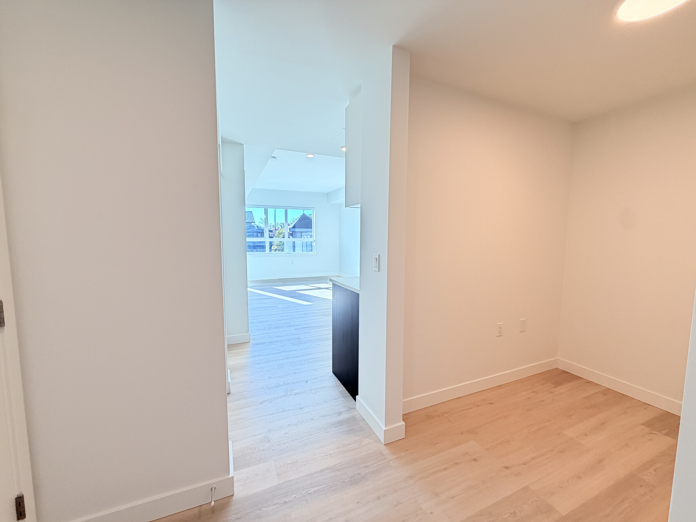 208-1616 Lloyd Avenue, North Vancouver