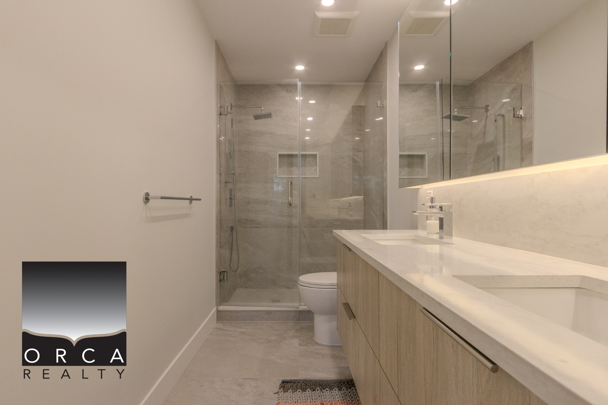303-423 6th Street, West Vancouver