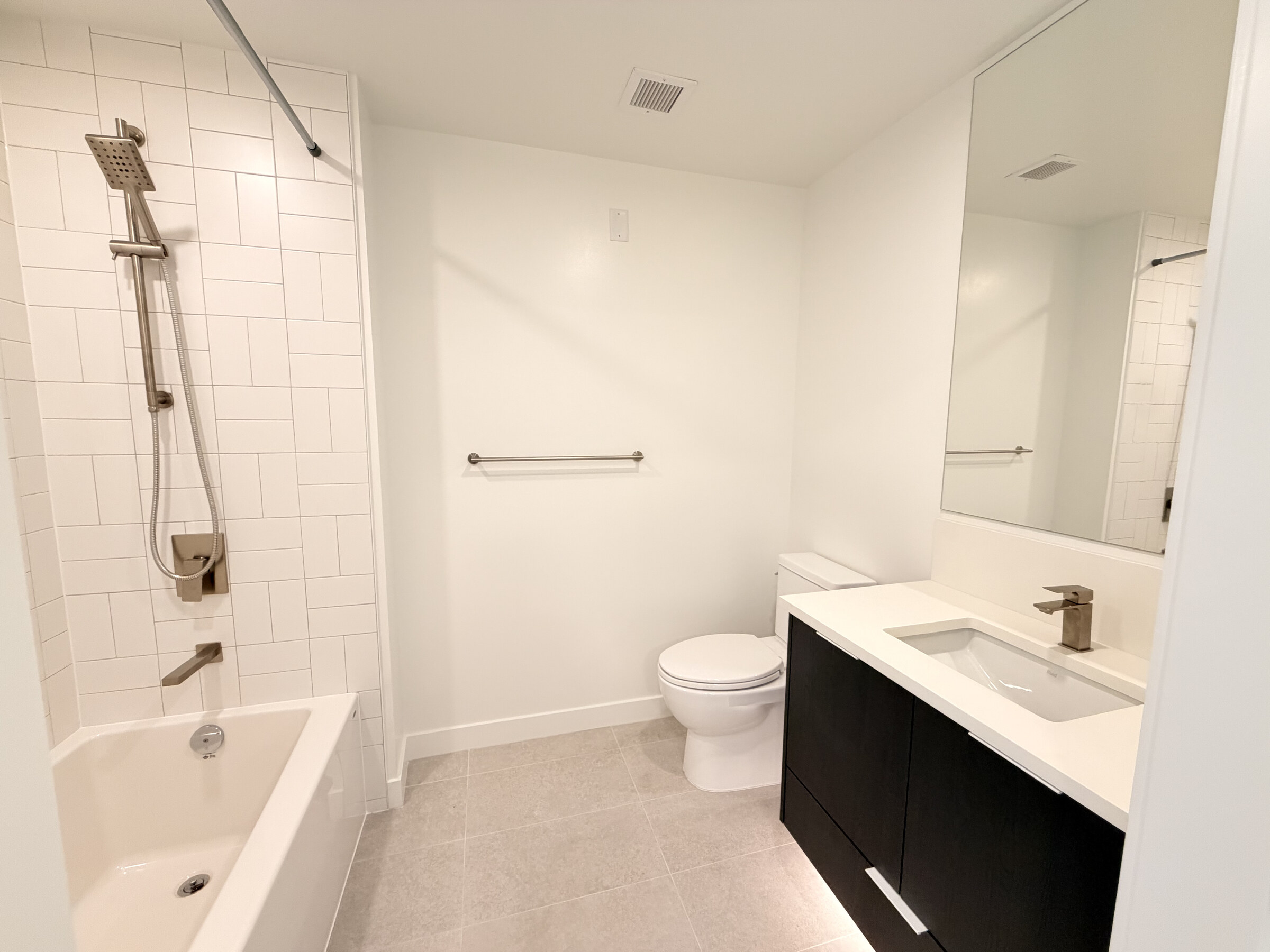 208-1616 Lloyd Avenue, North Vancouver