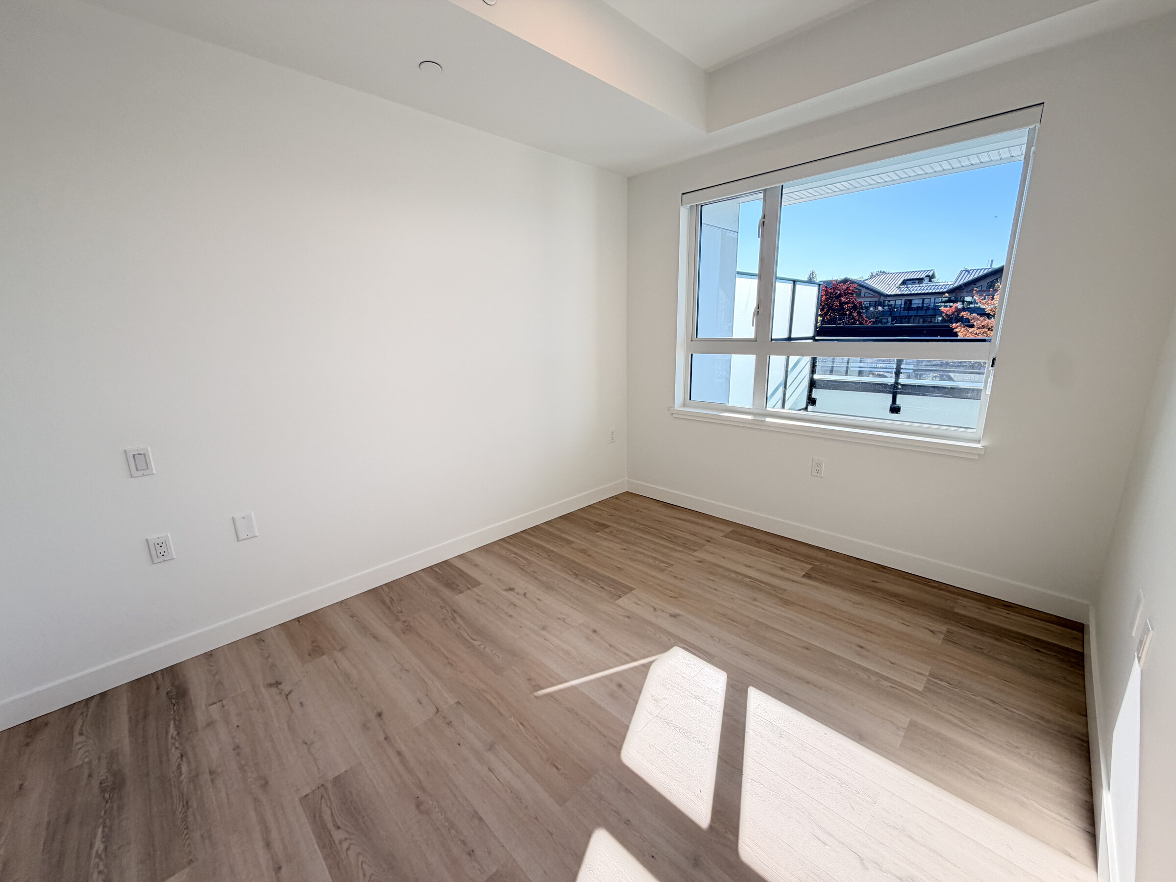 208-1616 Lloyd Avenue, North Vancouver