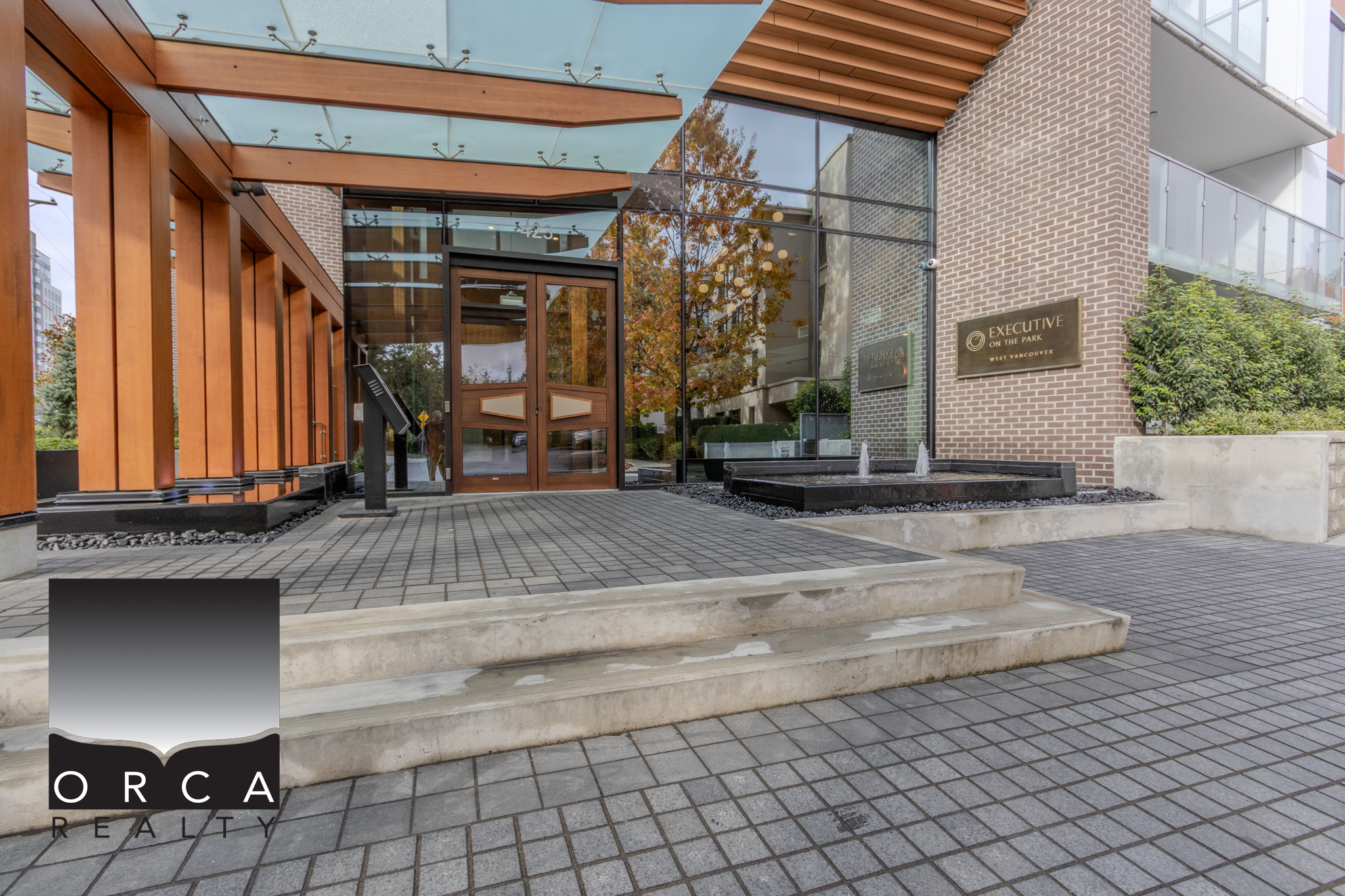 303-423 6th Street, West Vancouver